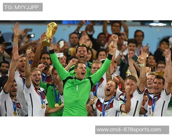 诺伊尔：守护球门的传奇门将与他的辉煌足球生涯回顾